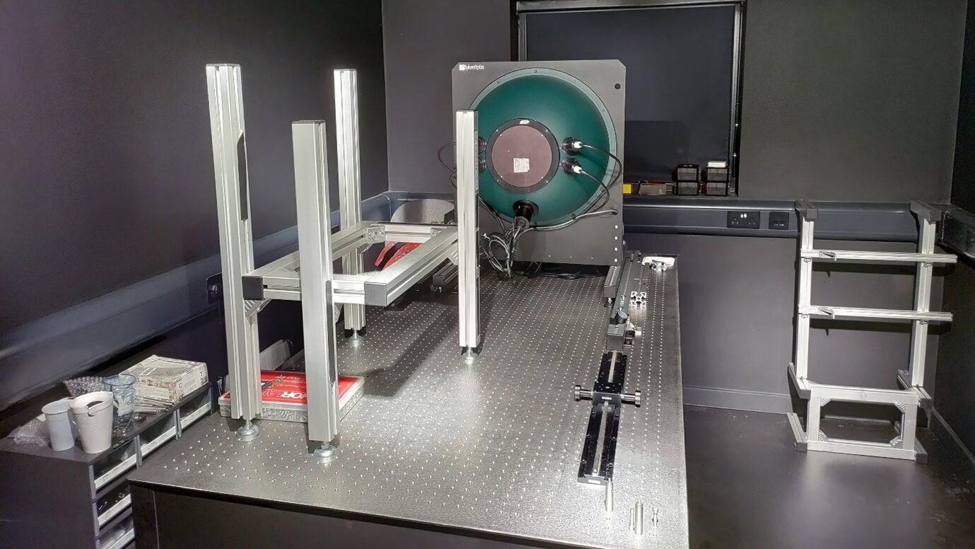 Optical bench with integrating sphere in the optical calibration lab